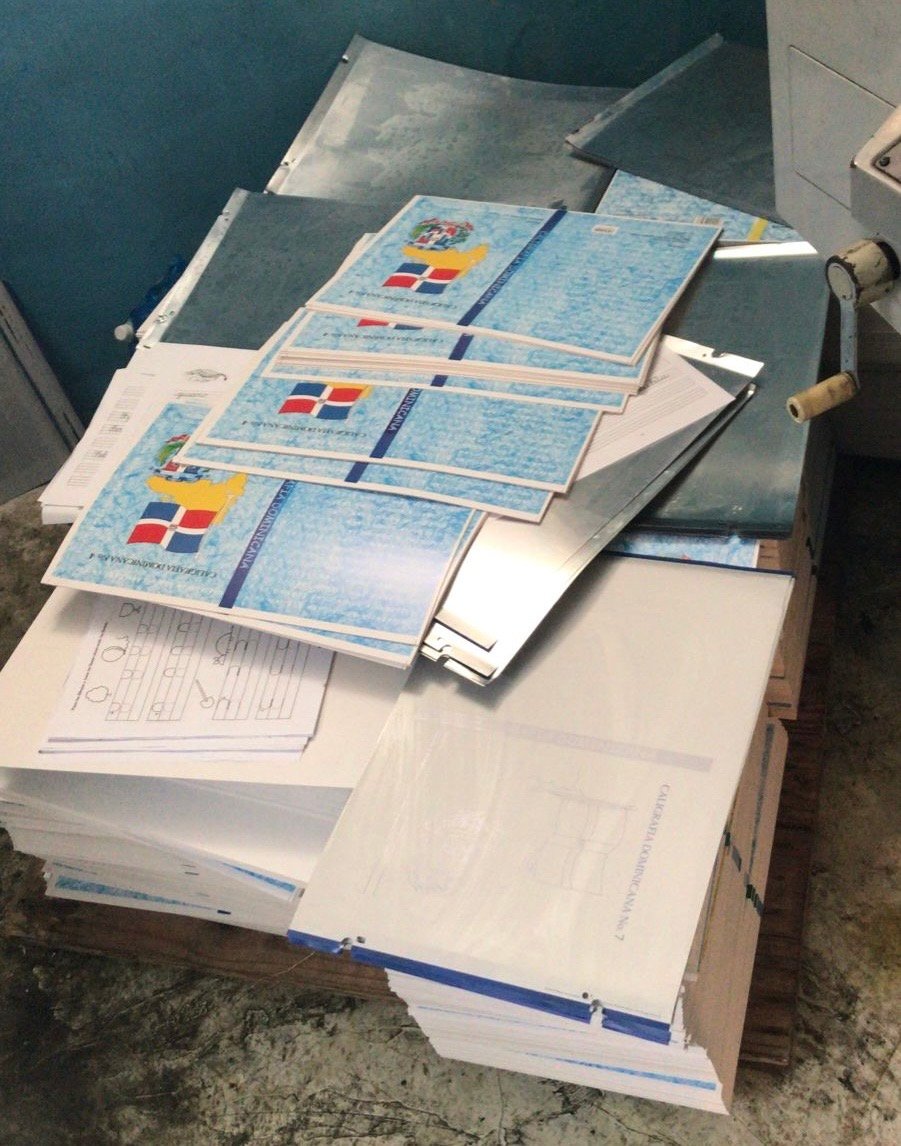 PN y MP desmantelan imprenta clandestina en SDE, la cual elaboraba libros falsificados en detrimento a las casas editoriales que pagan sus impuestos