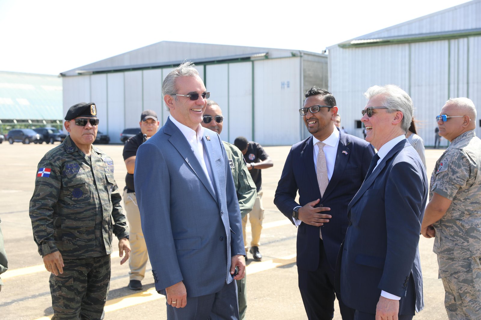 Presidente Abinader encabeza ceremonia recibimiento dos nuevas helicópteros en la FARD