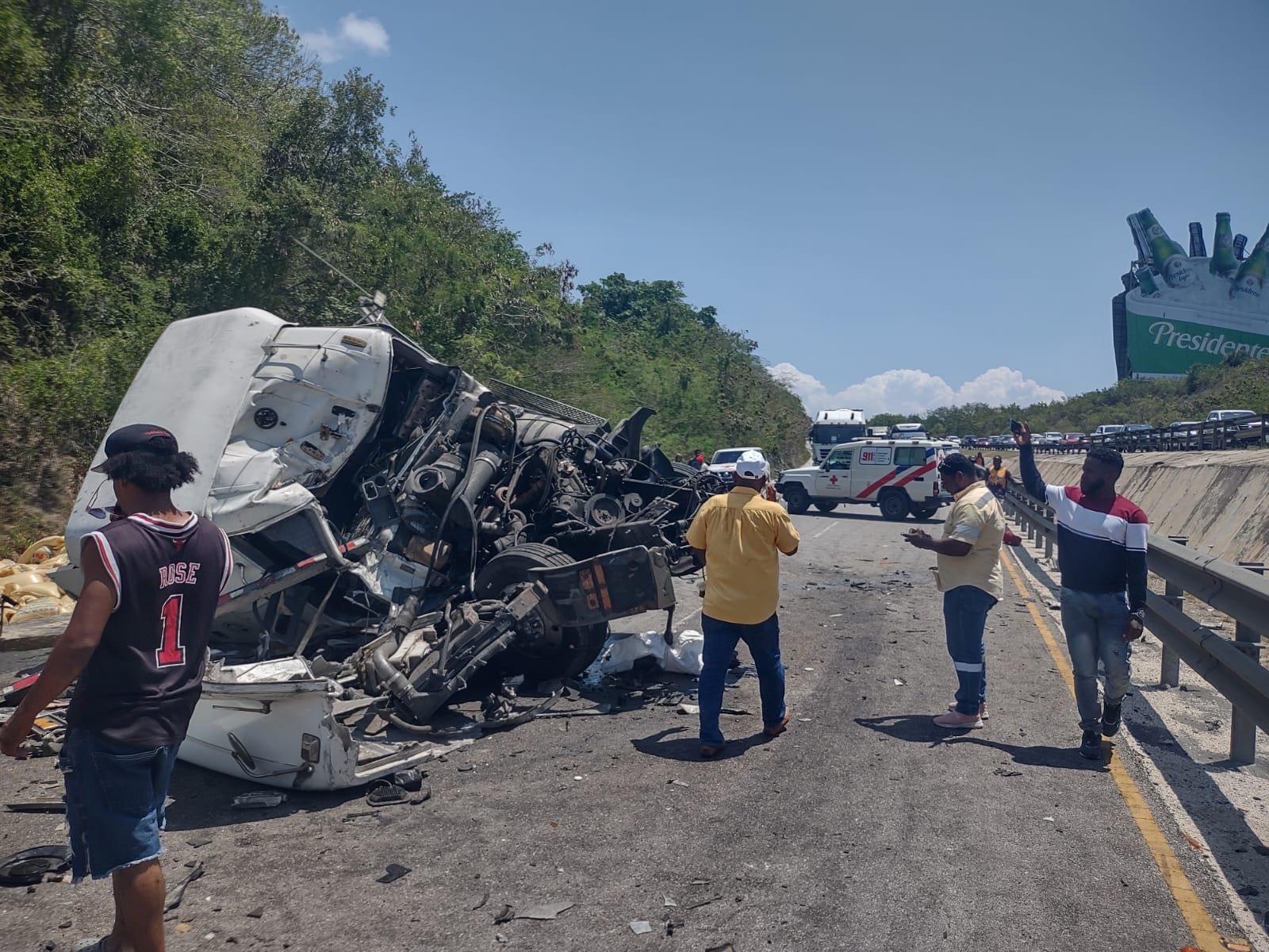911 coordina asistencia a varios afectados en accidente involucró siete vehículos en La Romana