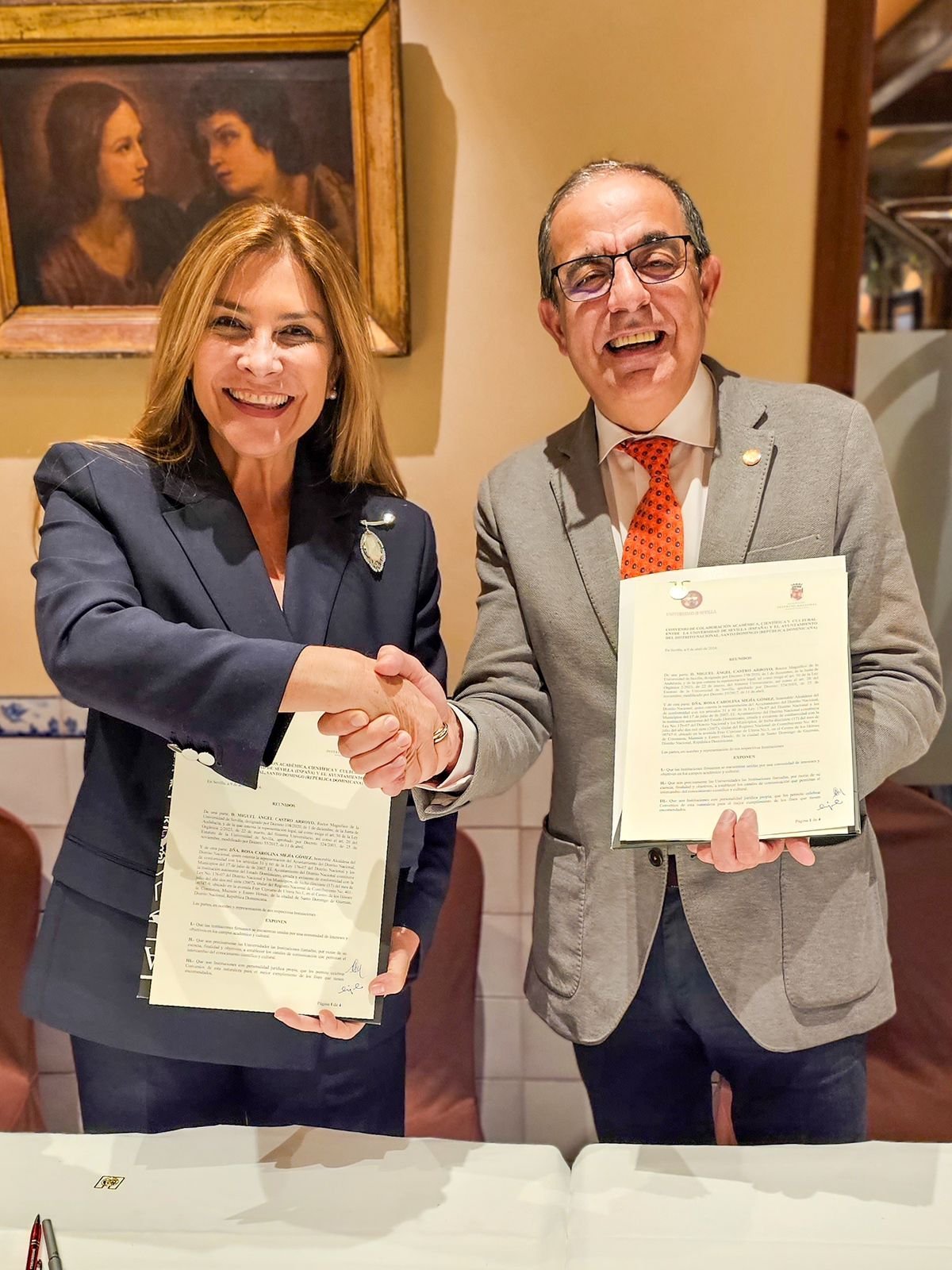 Alcaldesa Carolina Mejía y rector de la Universidad de Sevilla firman acuerdo para impulsar desarrollo académico y cultural