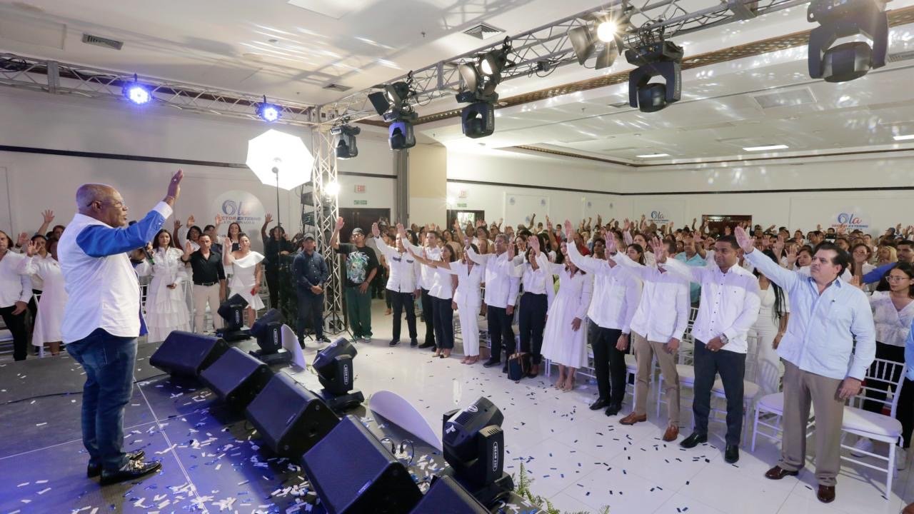 Coordinador Nacional de organización de Ola sector externo juramenta nuevos miembros en Puerto Plata
