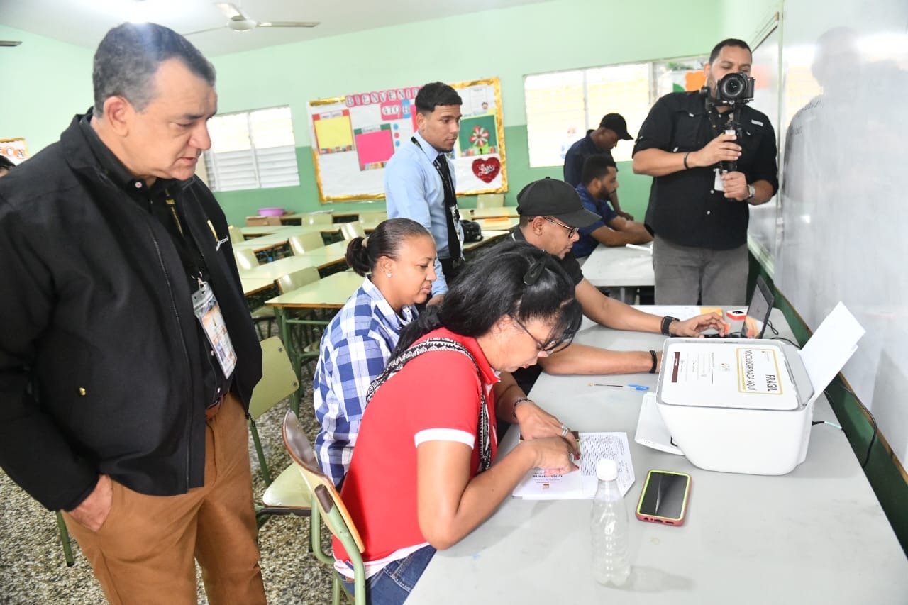 La JCE realiza primera prueba regional del cómputo electoral de cara a elecciones presidenciales y congresuales, en compañía de delegados de partidos 