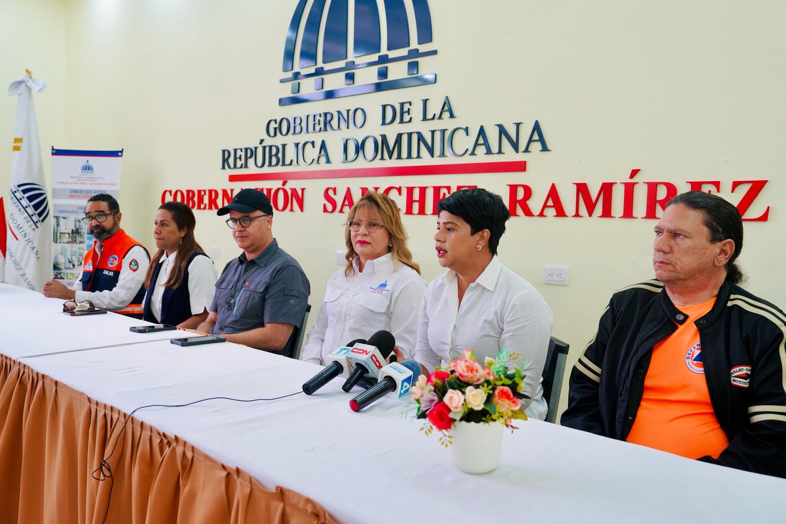Comedores Económicos del Estado (CEED) asisten a familias afectadas por inundaciones en diferentes zonas del país