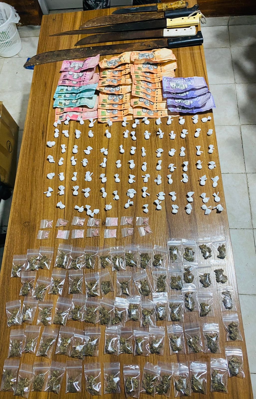 Policía ocupa unas 115 porciones de sustancias ilícitas y dinero en efectivo en sector Hospedaje Yaque en provincia Santiago