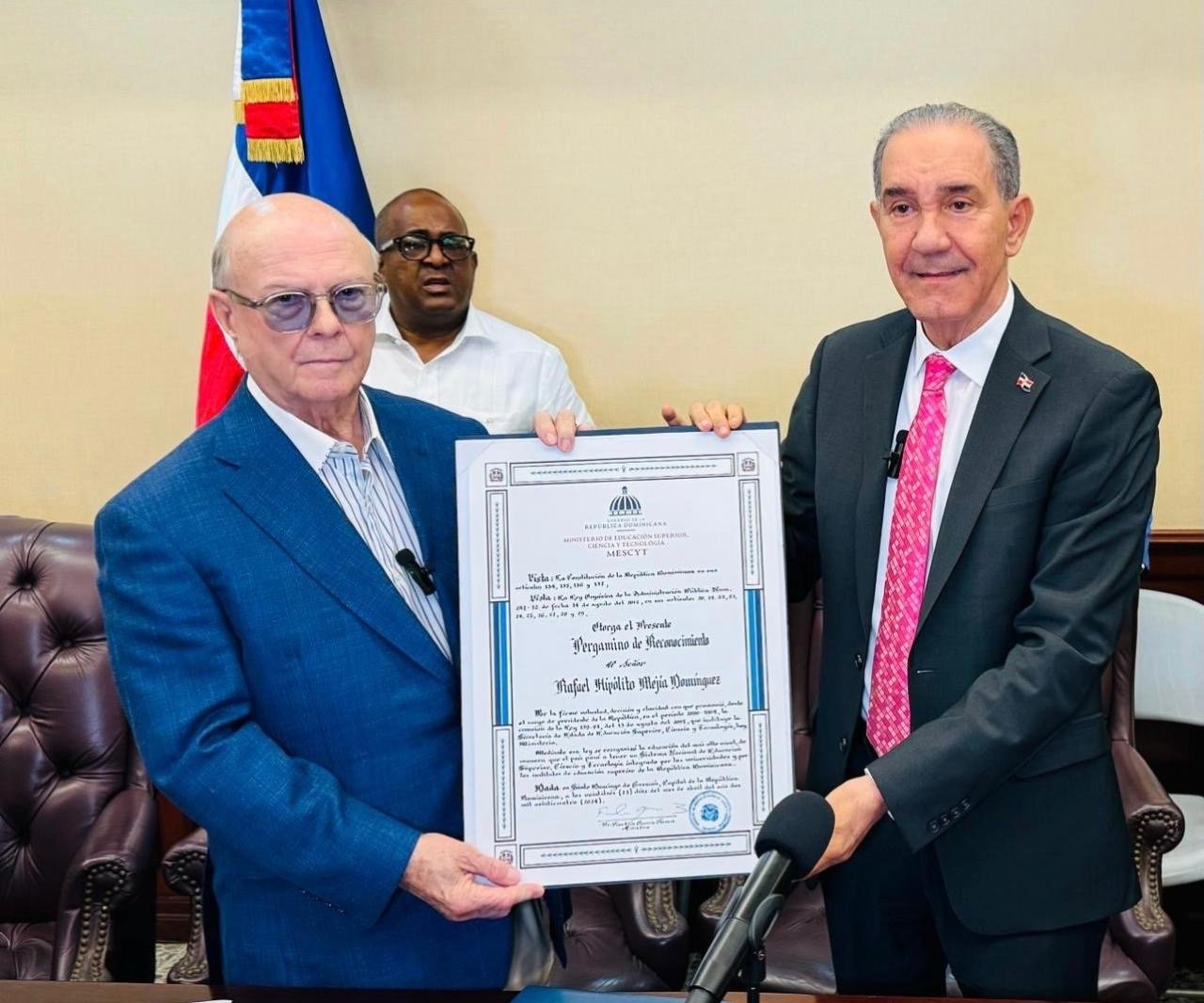 MESCyT reconoce al expresidente Hipólito Mejía por sus aportes al sistema de la educación superior en el país