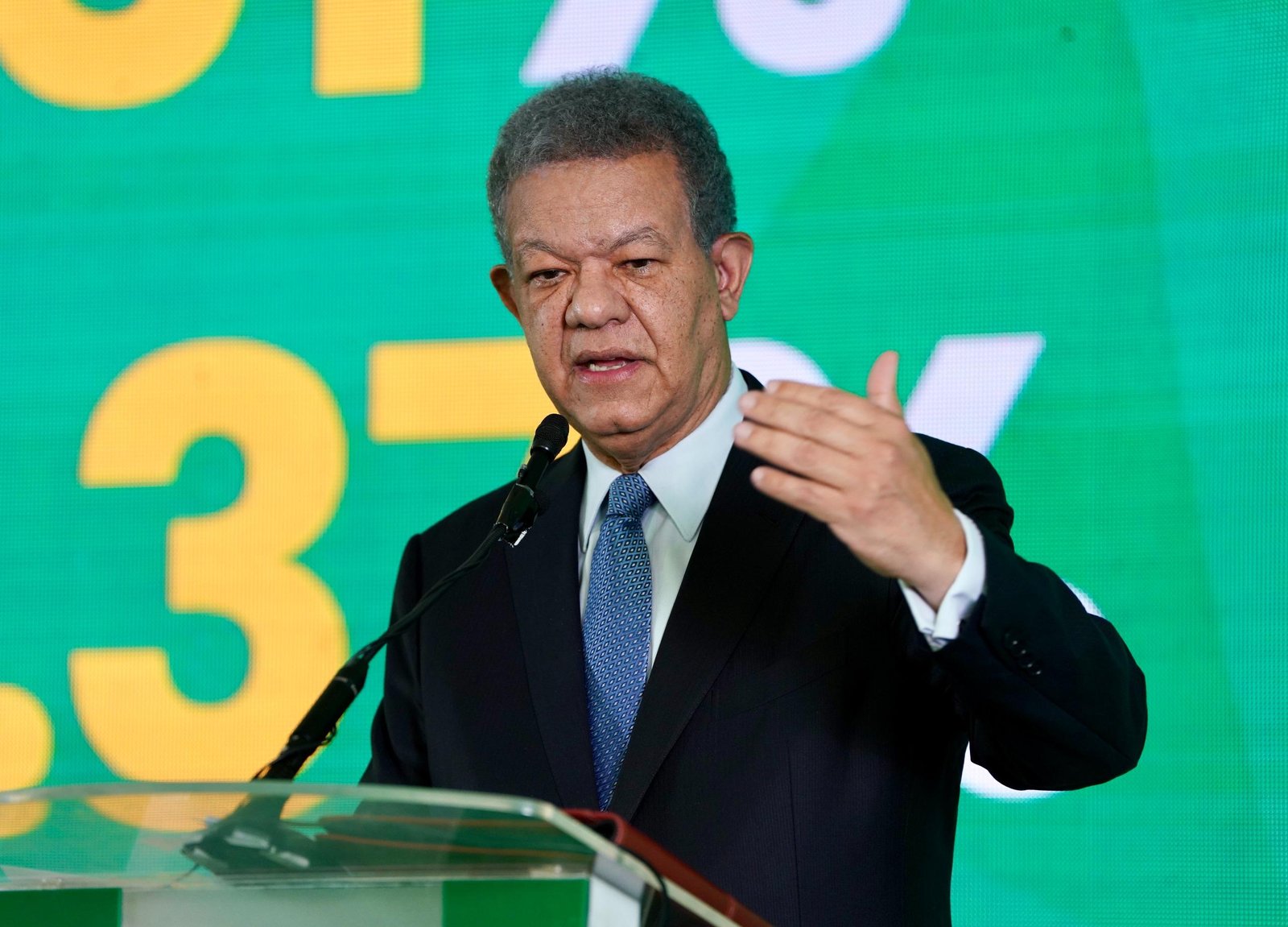 “La gente tiene miedo, la gente se siente horrorizada con lo que está ocurriendo en este país”, le dice Leonel a Abinader