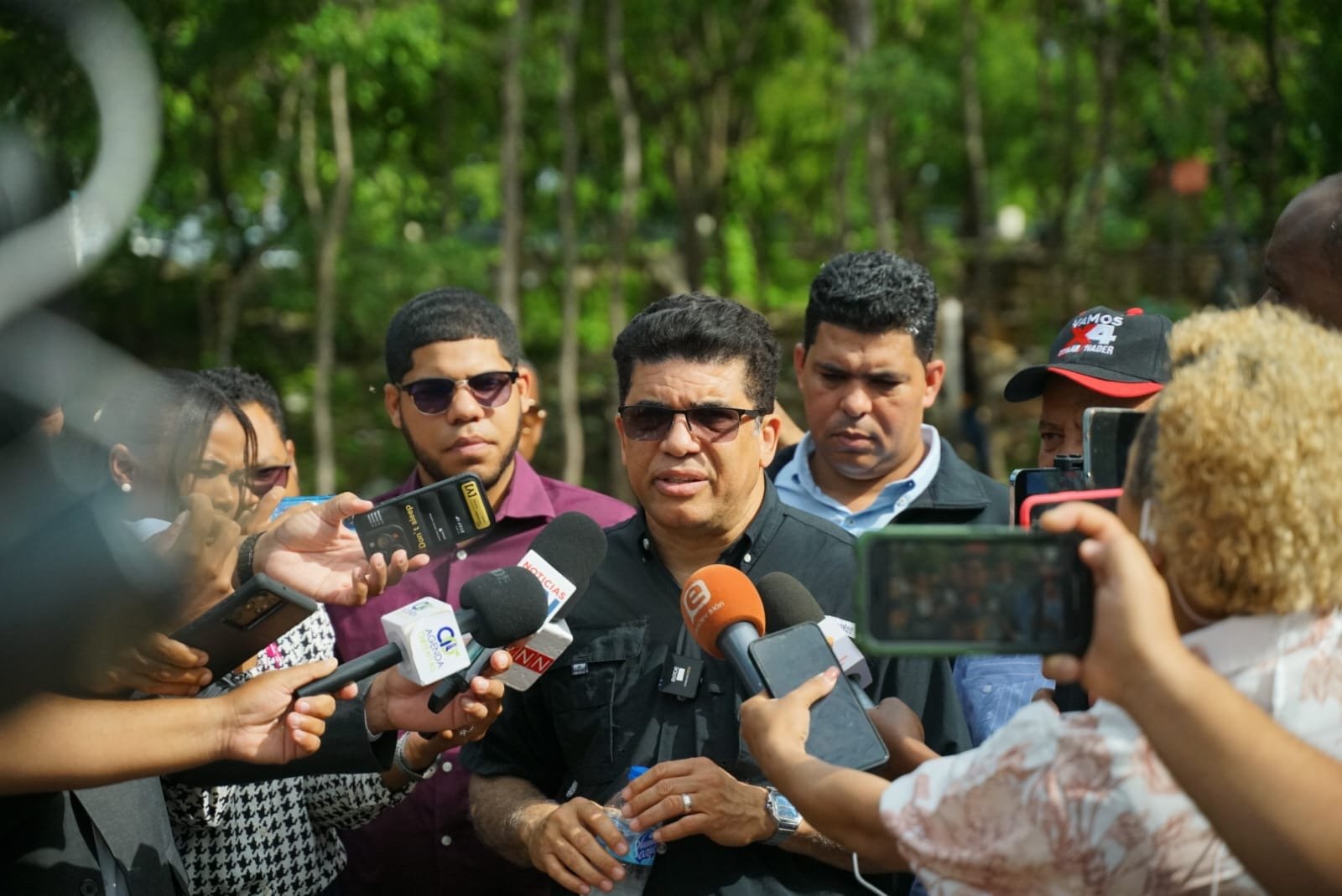 Dio Astacio inicia gestión a las 6:00 Am  recogiendo basura