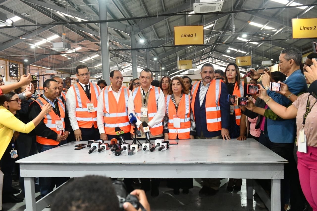 JCE inicia elaboración de 1,566 kits electorales para el exterior y el clonado de los EDET de cara a elecciones del 19 de mayo de 2024