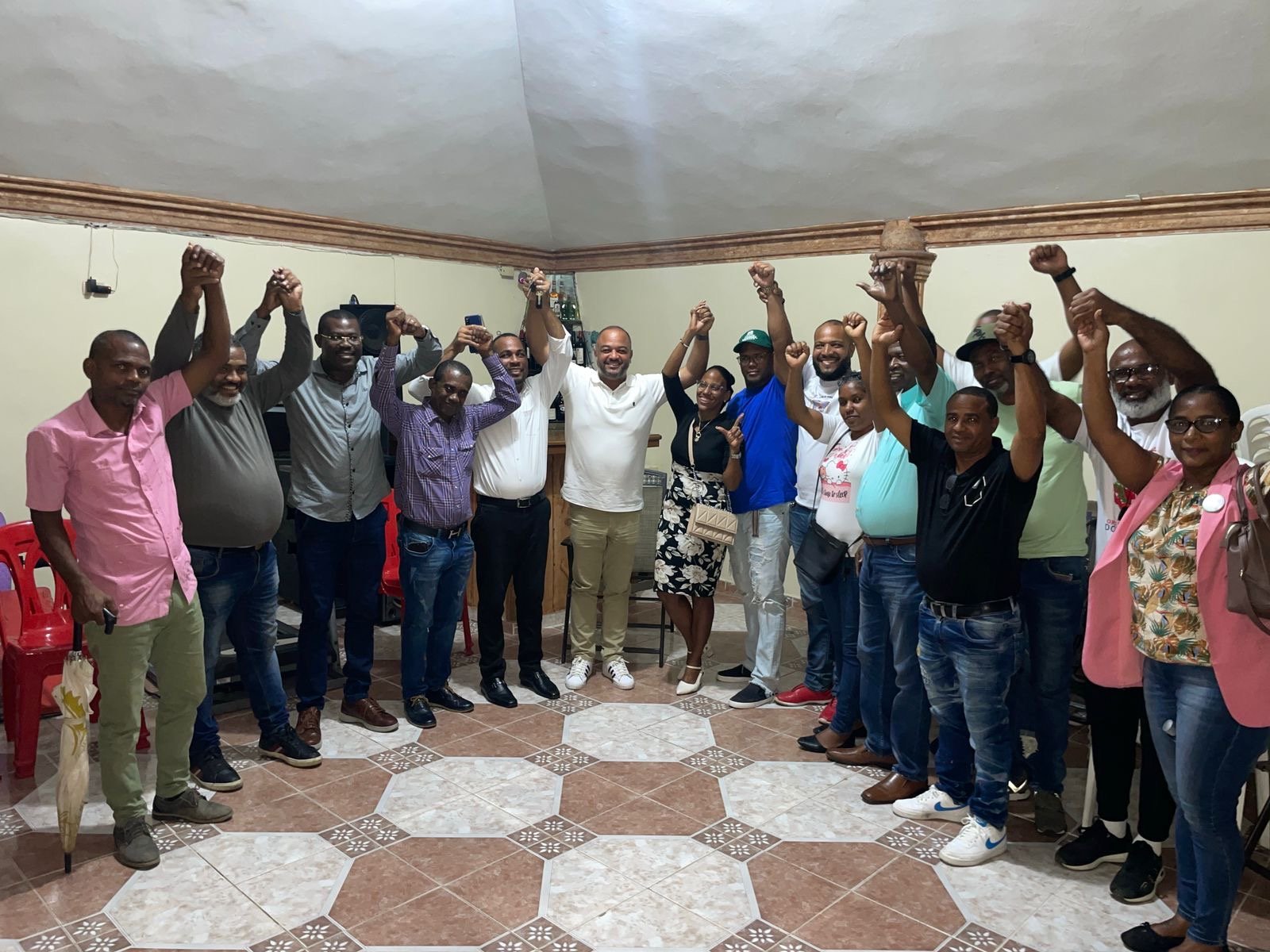El liderazgo de Argeny Sánchez se une al equipo del candidato a diputado Carlos Pérez: Un impulso para transformar la política en Santo Domingo Norte