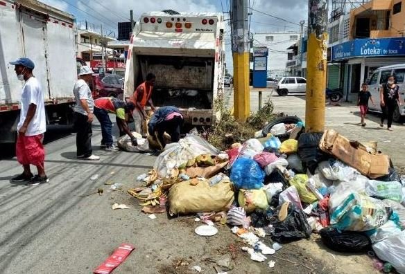 SDE arropado por la basura un desafío para Alcalde Dio Astacio, municipes esperanzados en soluciones