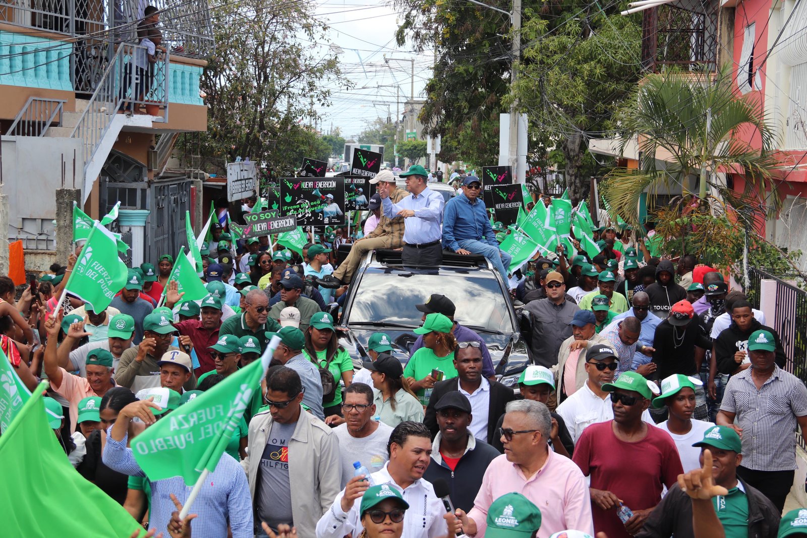 Leonel encabeza otra gigantesca marcha-caravana en San Pedro de Macorís