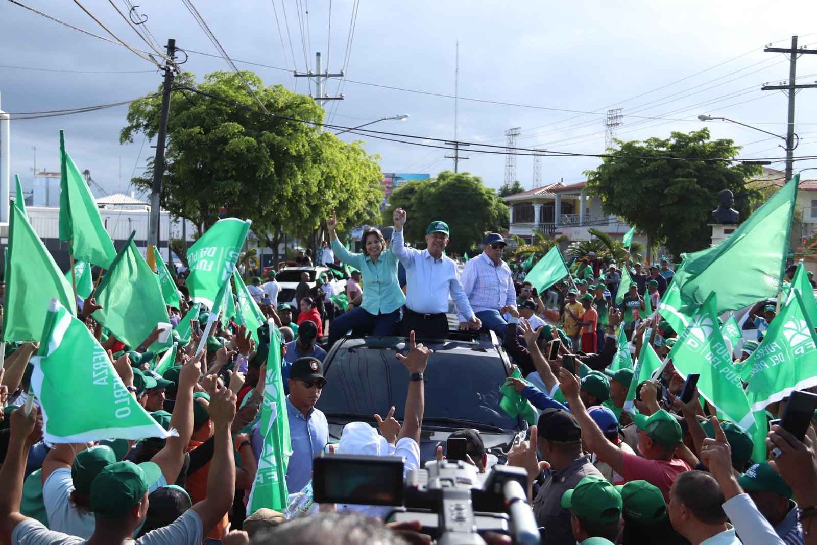 Leonel moviliza a militancia y simpatizantes de la Fuerza del Pueblo y aliados en Moca