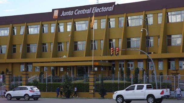 Rafael Paz queda fuera de su candidatura JCE solicita FP que organice su boleta 