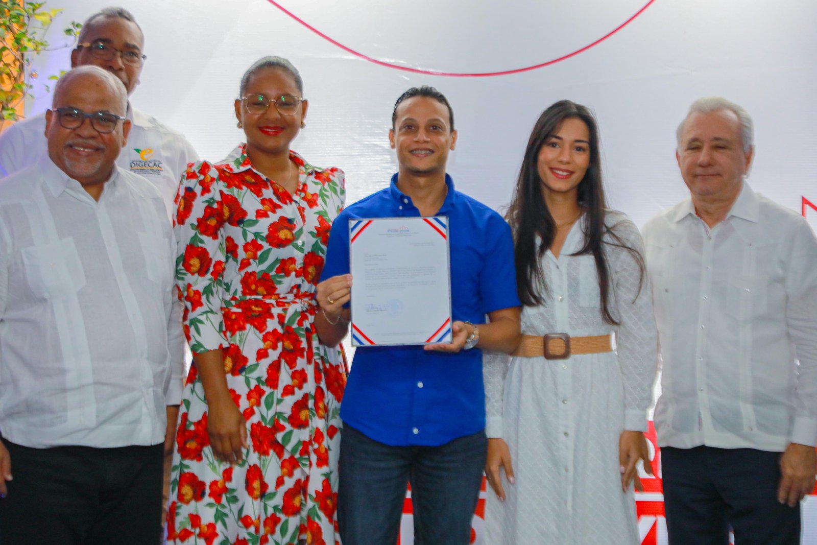 Emprendedores de Santo Domingo Este reciben apoyo de 45 millones de pesos en créditos de Promipyme