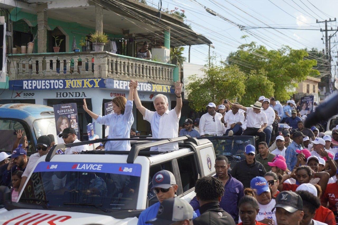 Vicepresidenta Raquel Peña encabeza caravana en Los Alcarrizos en apoyo Antonio Taveras y demás candidatos congresuales