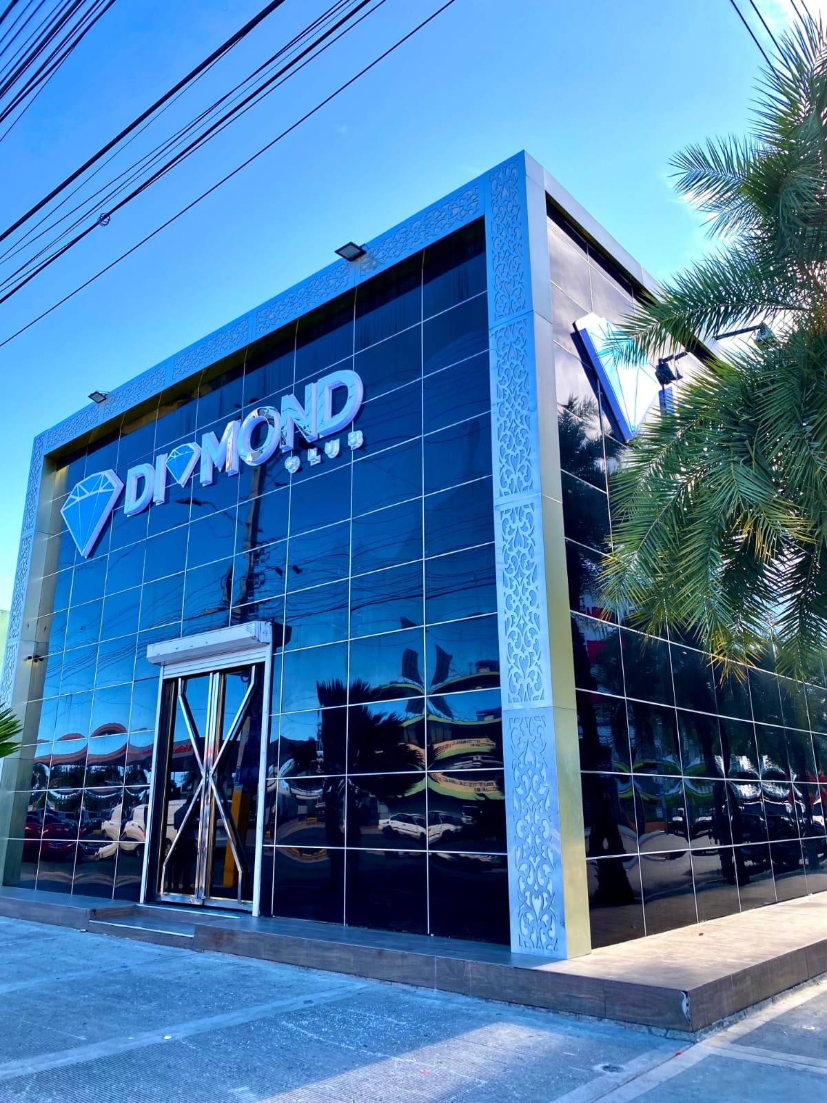 Santo Domingo Este Celebra la Esperada Apertura del Club Nocturno Diamond