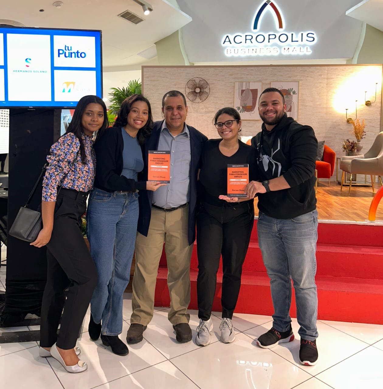 Presentan Libro de Marketing para conseguir empleo