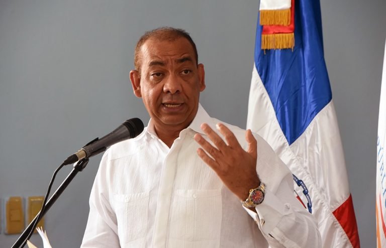 Paso a desnivel reparado por MOPC se llenó agua 