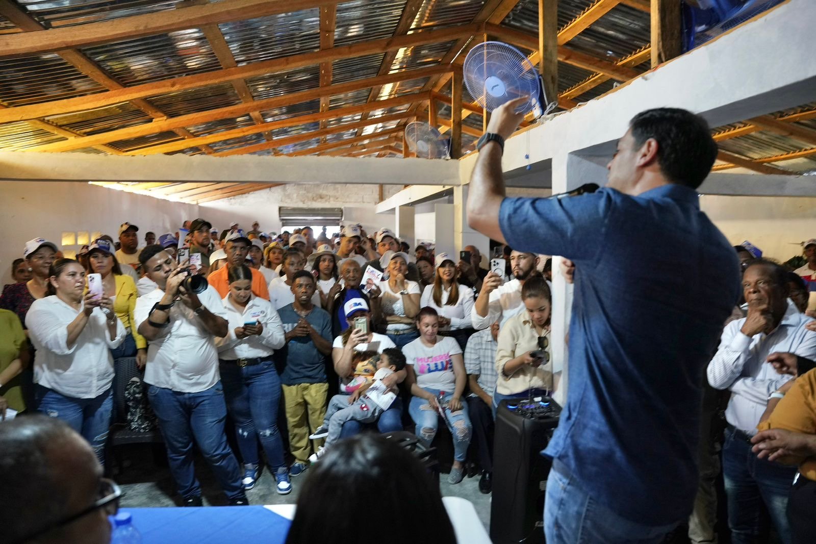 Roberto Ángel dice en Dajabón habrá "votos a montones" para reelegir a Abinader y ganar el Congreso
