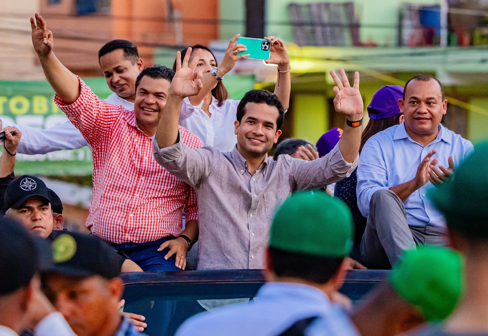 Omar recorrió las tres circunscripciones del DN junto a más de 50 candidatos a diputado