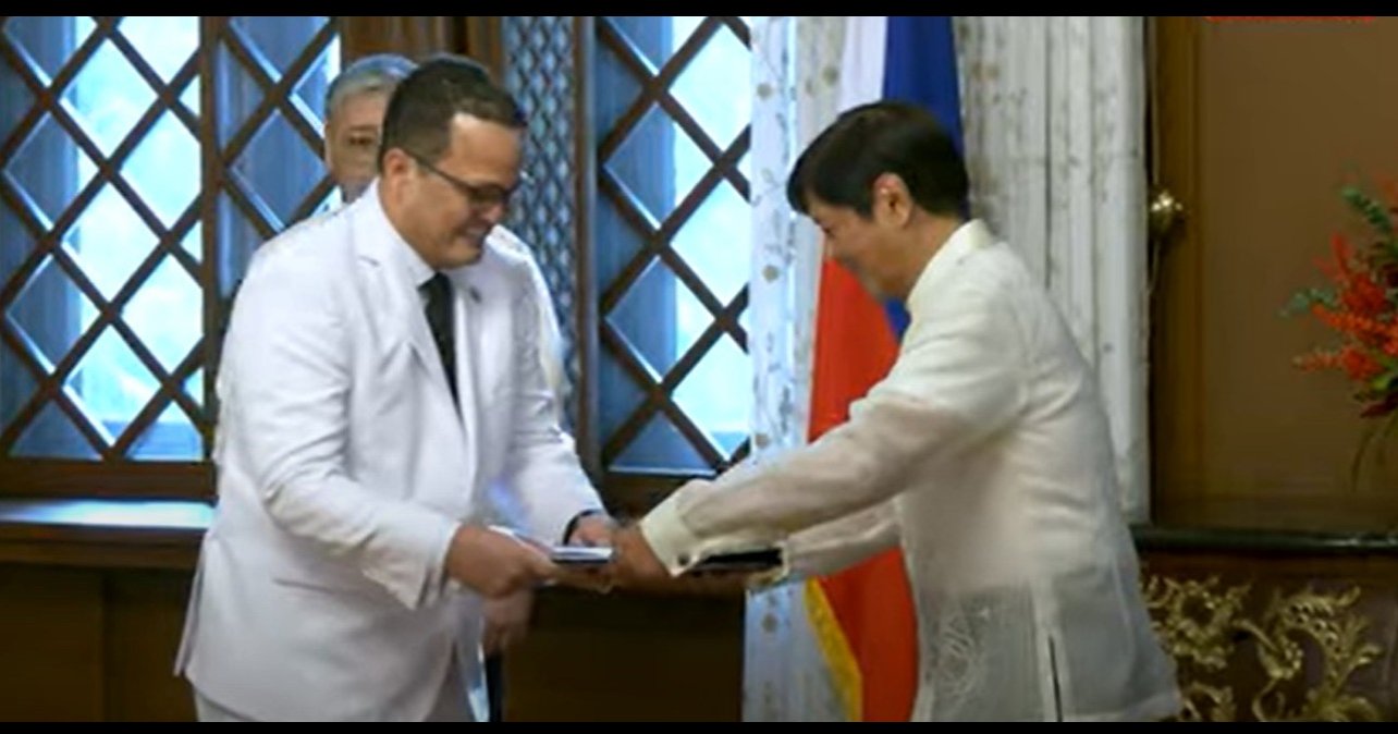 Jaime Francisco Rodríguez presenta cartas credenciales como embajador recurrente en Filipinas 