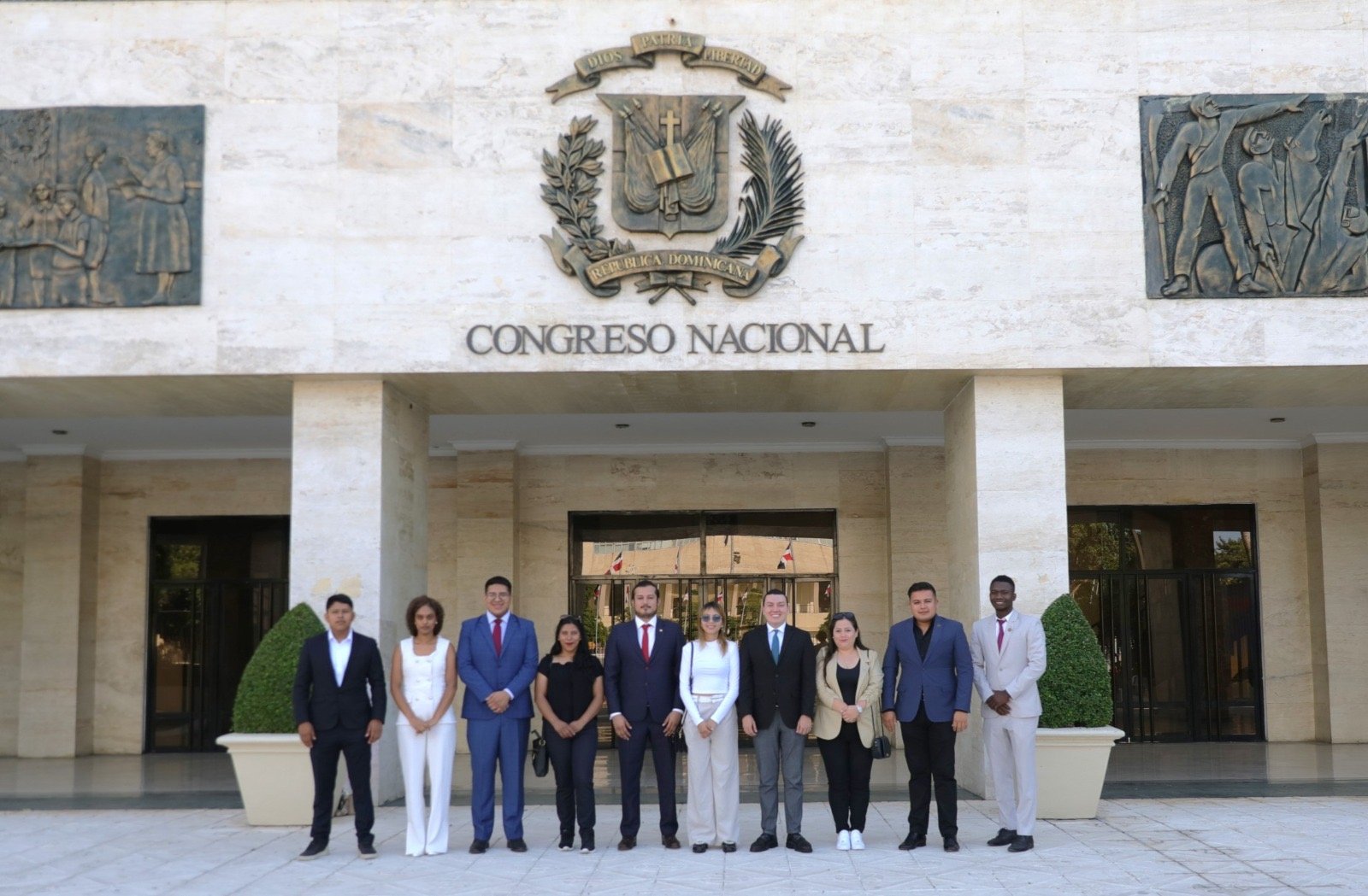 Senado recibe visita observadores de Aglojoven