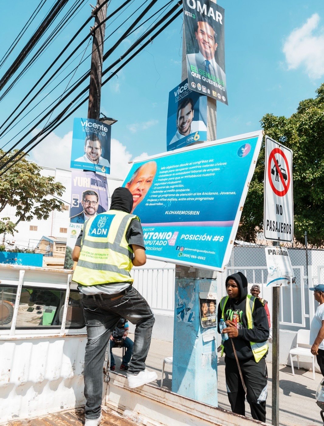ADN retira propaganda política de las calles del Distrito Nacional
