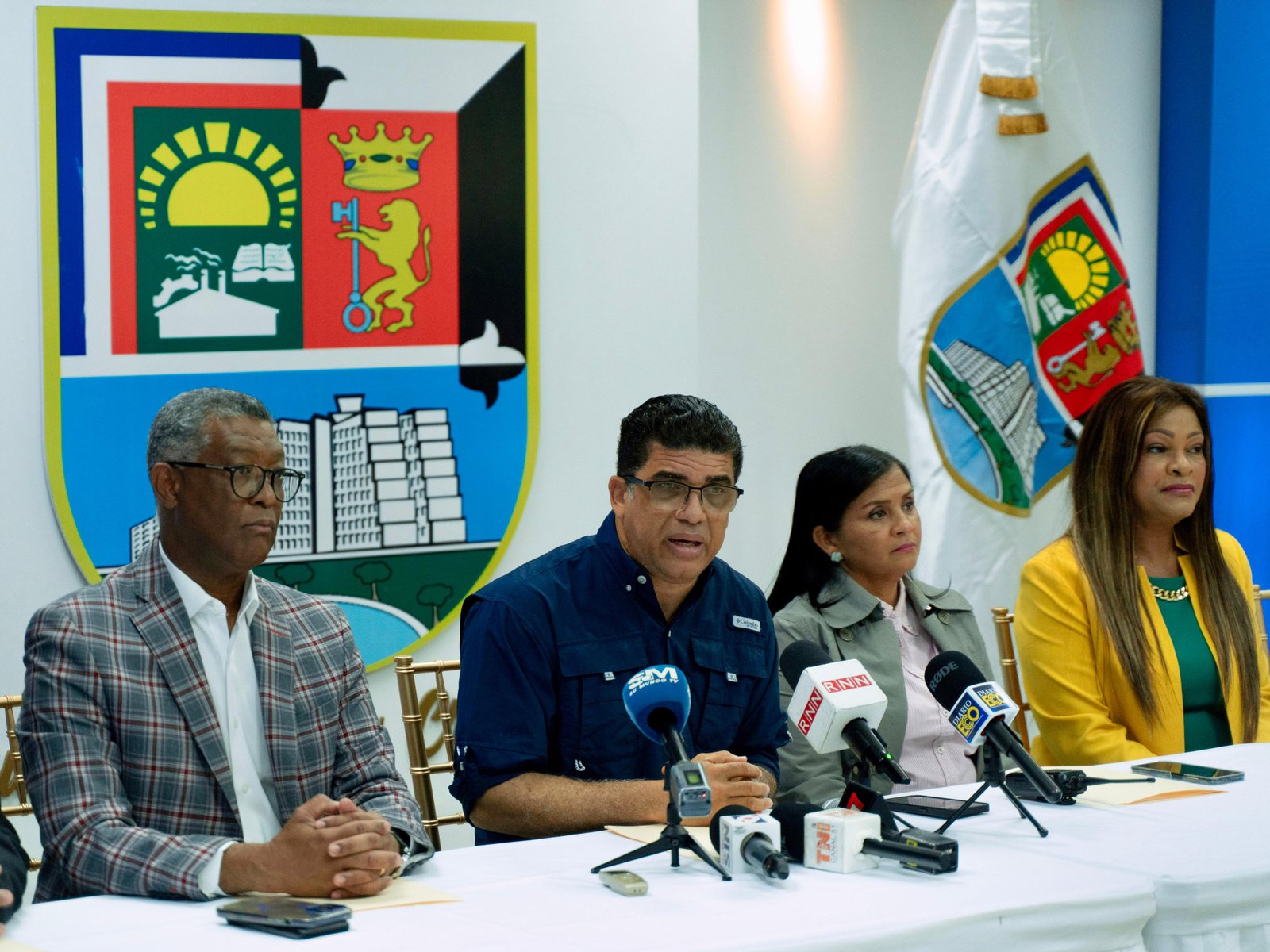 Alcalde Dío Astacio anuncia plan de desmonte de propaganda política en Santo Domingo Este