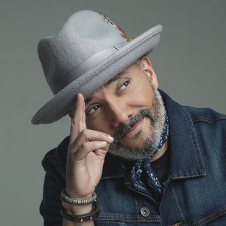 Pavel Núñez Conquista Hard Rock Café Punta Cana en un Concierto Inolvidable para el Día de las Madres