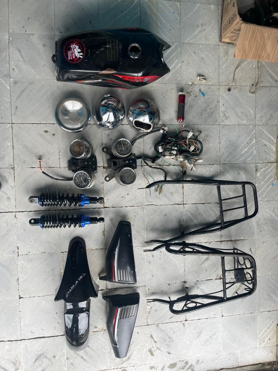 Policía Nacional desmantela desguazadero de motocicletas en Santiago