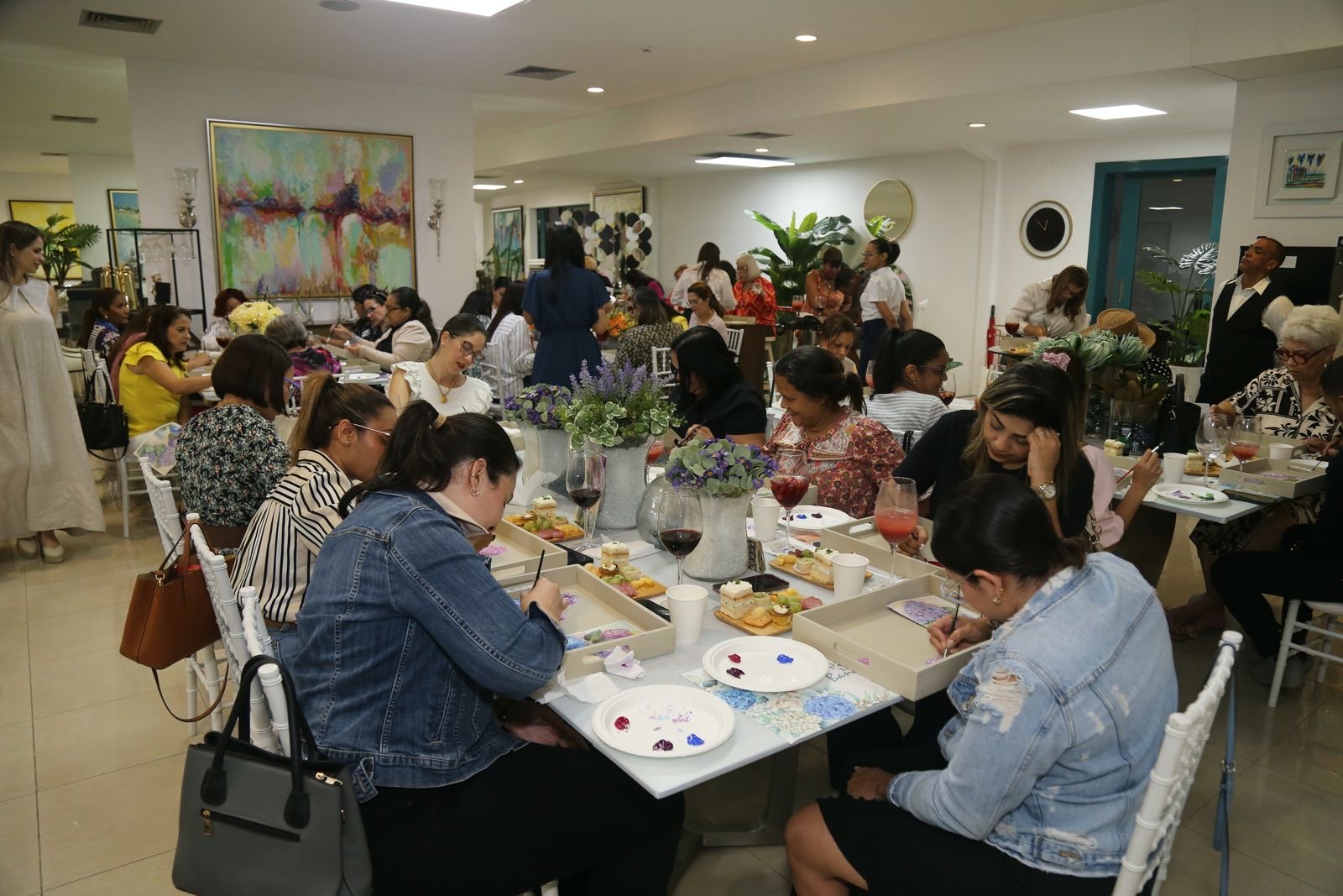 La Casita realiza taller por el mes de las Madres
