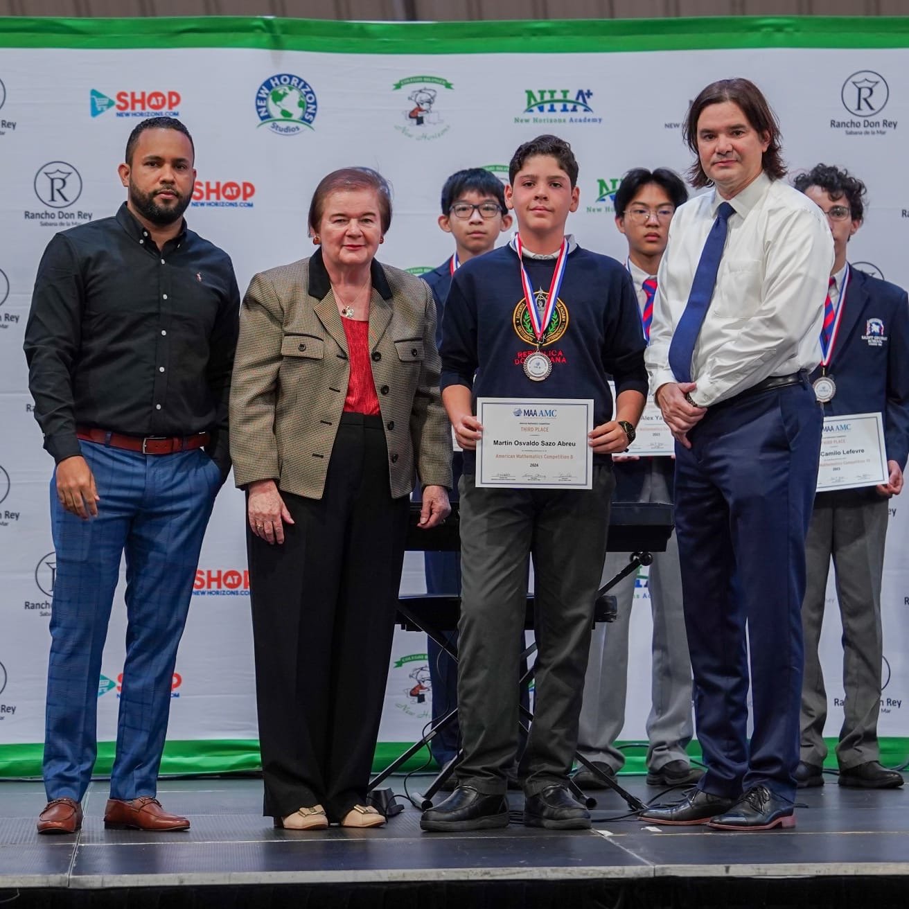 Éxito de los Estudiantes de Saint George School en   The American Mathematics Competition