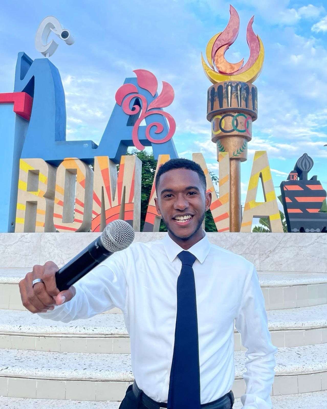 JUAN HUGHES ES EL GANADOR DE REPORTAN2 DE AQUÍ SE HABLA ESPAÑOL