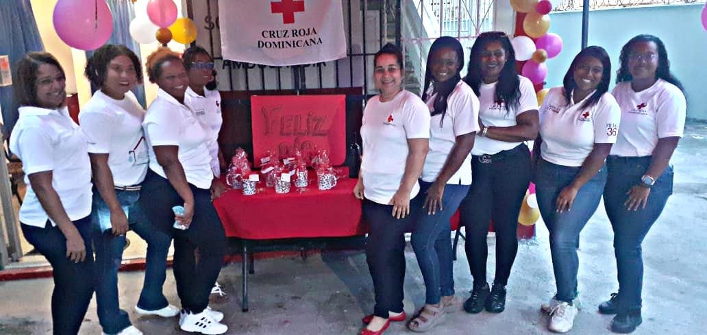 Cruz Roja  Santo Domingo Oeste celebra el Día de las Madres con sus voluntarios