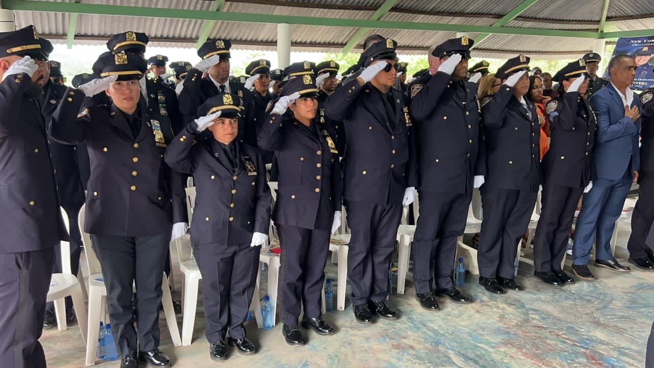 Policía Nacional Dominicana y de Nueva York (NYPD) rinden homenaje a oficial caído en el cumplimiento de su deber en EE.UU, nombrando calle de Santiago en su honor