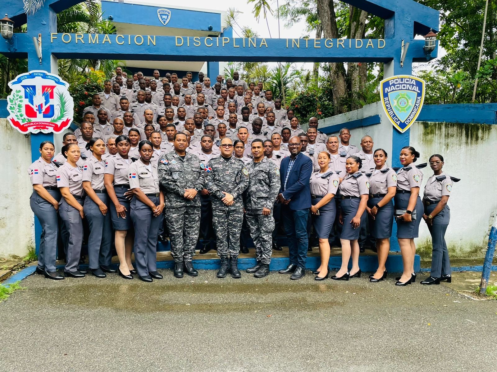 Escuela de Entrenamiento Policial fortalece los conocimientos y la capacidad operativa de 107 miembros de la institución