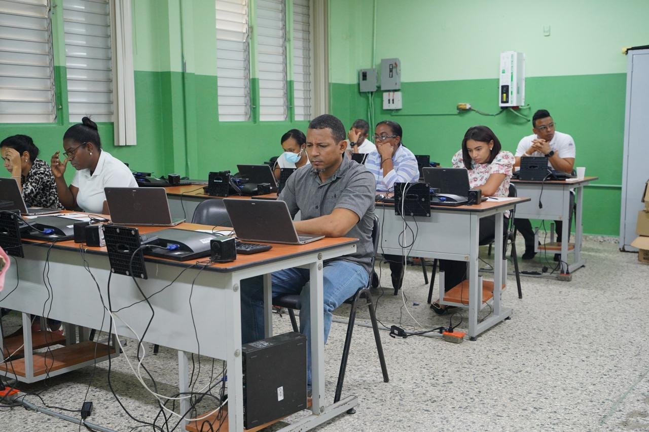 Pruebas a postulantes del Concurso de Oposición Docente continúan hasta el 3 de julio