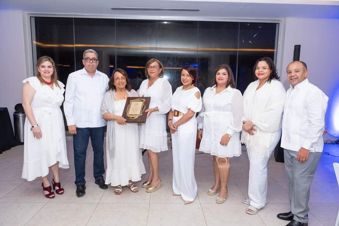 Reconocen trayectoria de la doctora Fernanda Aurora Nanita 