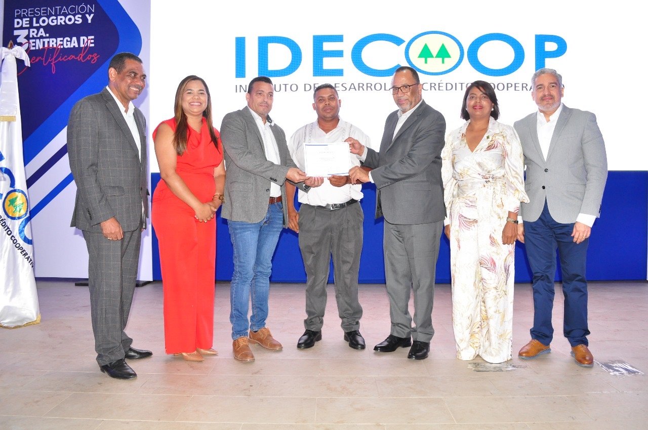 IDECOOP fortalece la economía social con la entrega de certificados de incorporación a 230 cooperativas en la región norte