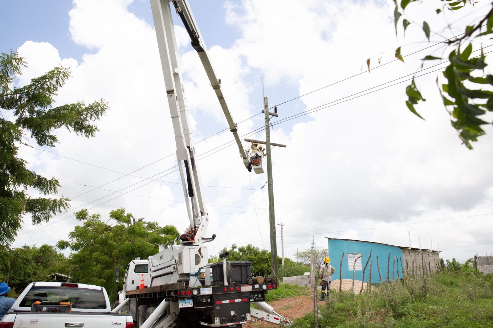 Brigadas de ETED reemplazarán postes de línea 69 kV Dajao-Sabana Perdida, este viernes  