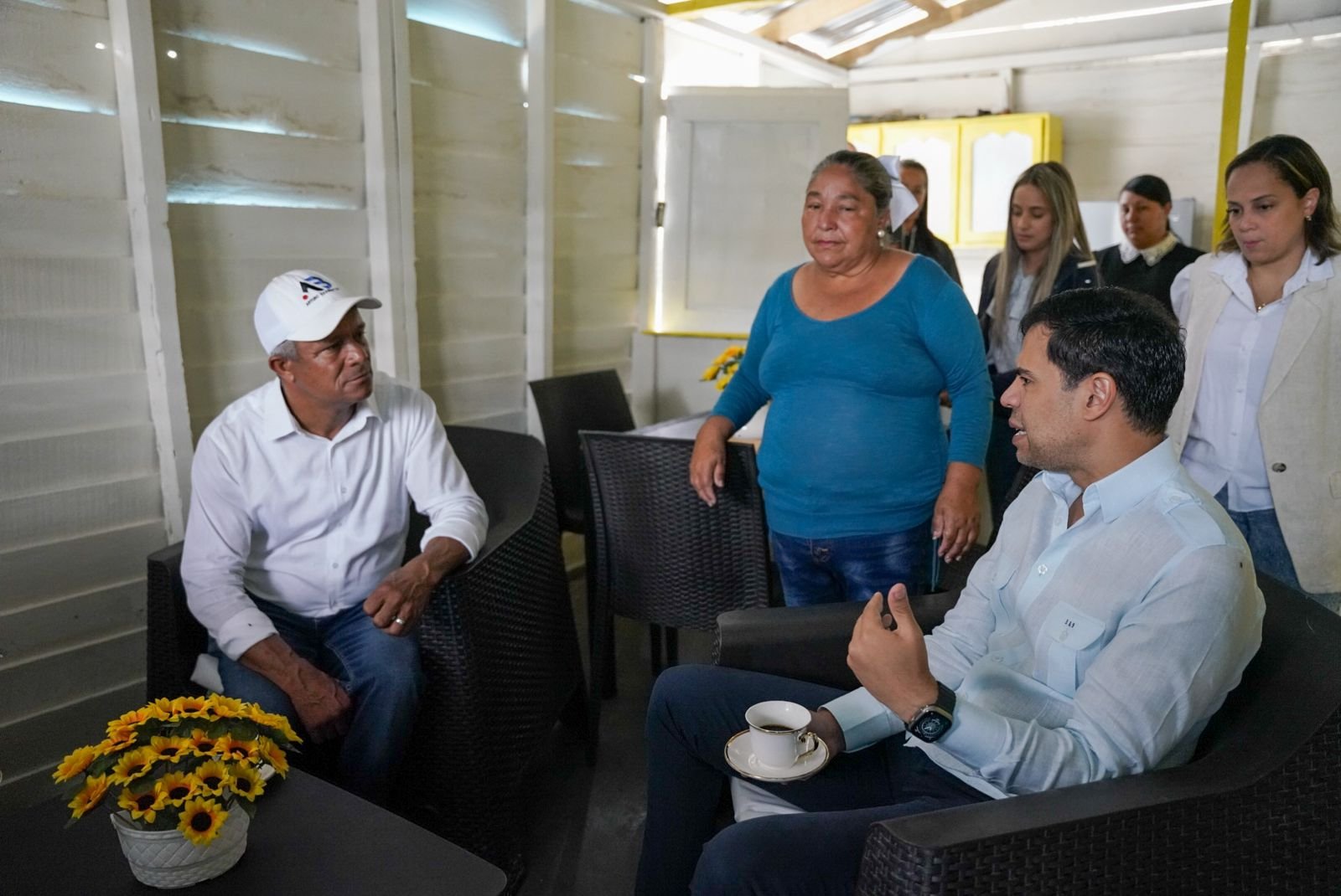 Propeep asiste decenas de familias afectadas por lluvias torrenciales en Tireo al Medio de  Constanza