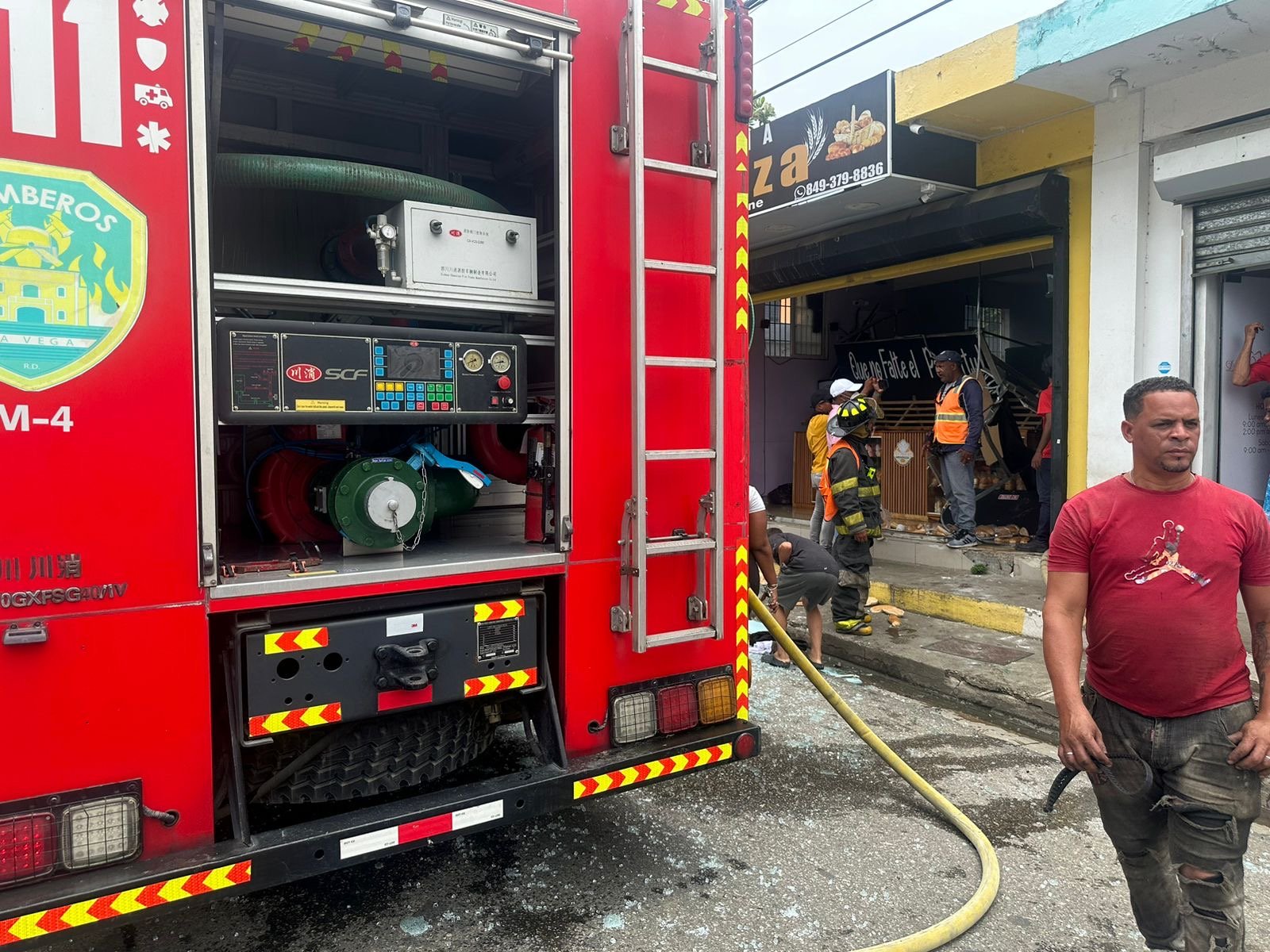 Sistema 911 coordina asistencia ante una explosión en un local comercial de La Vega   