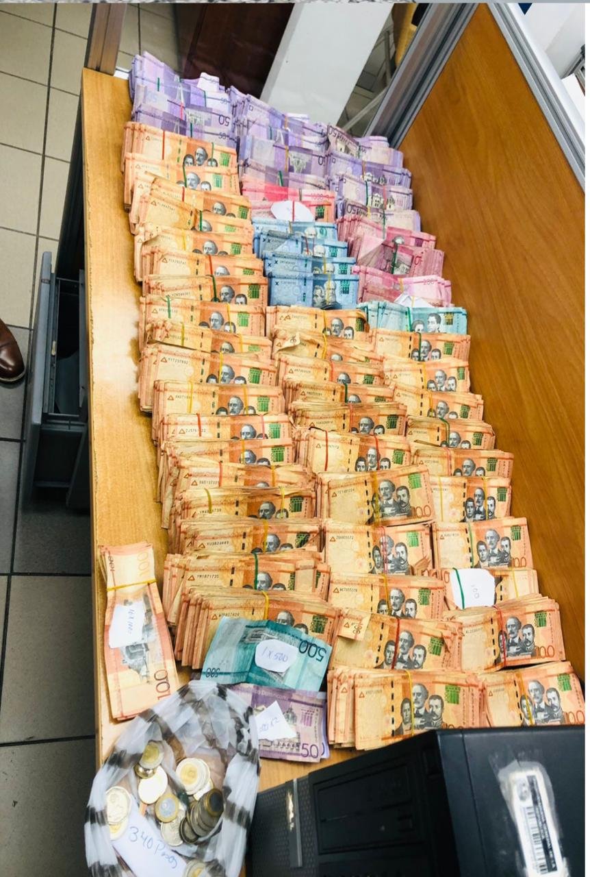 DINTEL, junto al MP ocupa unas 25,600 unidades de cigarrillos presumiblemente traídos al país de manera ilegal