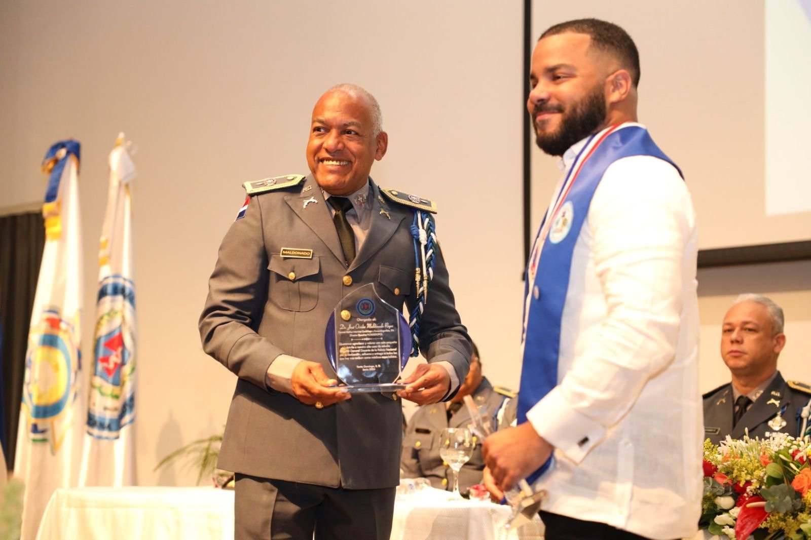 Hosgedospol celebra primera graduación de Residencias Médicas de Emergenciología, Medicina Familiar y la segunda de Medicina Interna