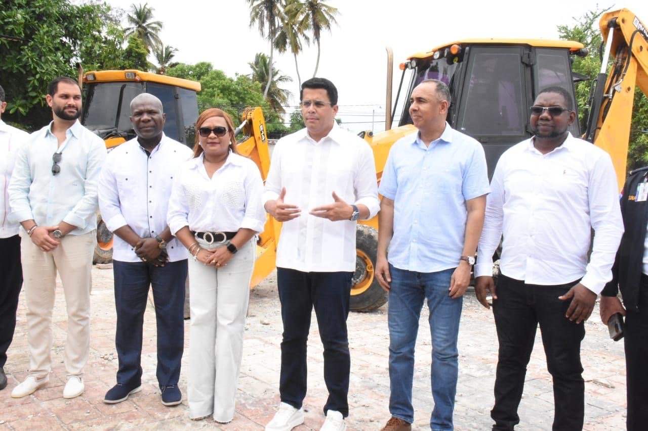 Turismo continúa con la intervención en Guayacanes para fortalecer ese destino