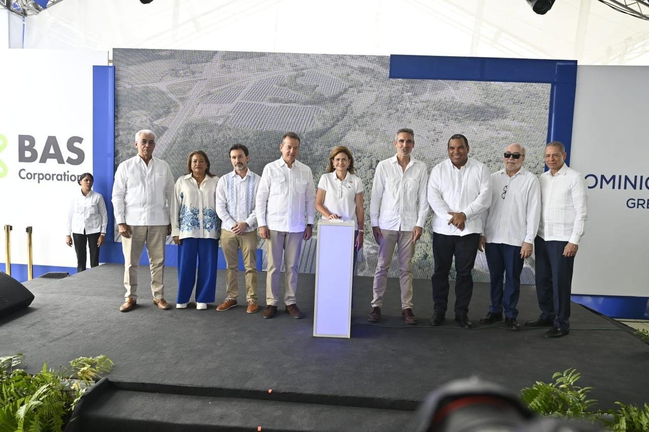 Vicepresidenta encabeza apertura parque fotovoltaico La Victoria