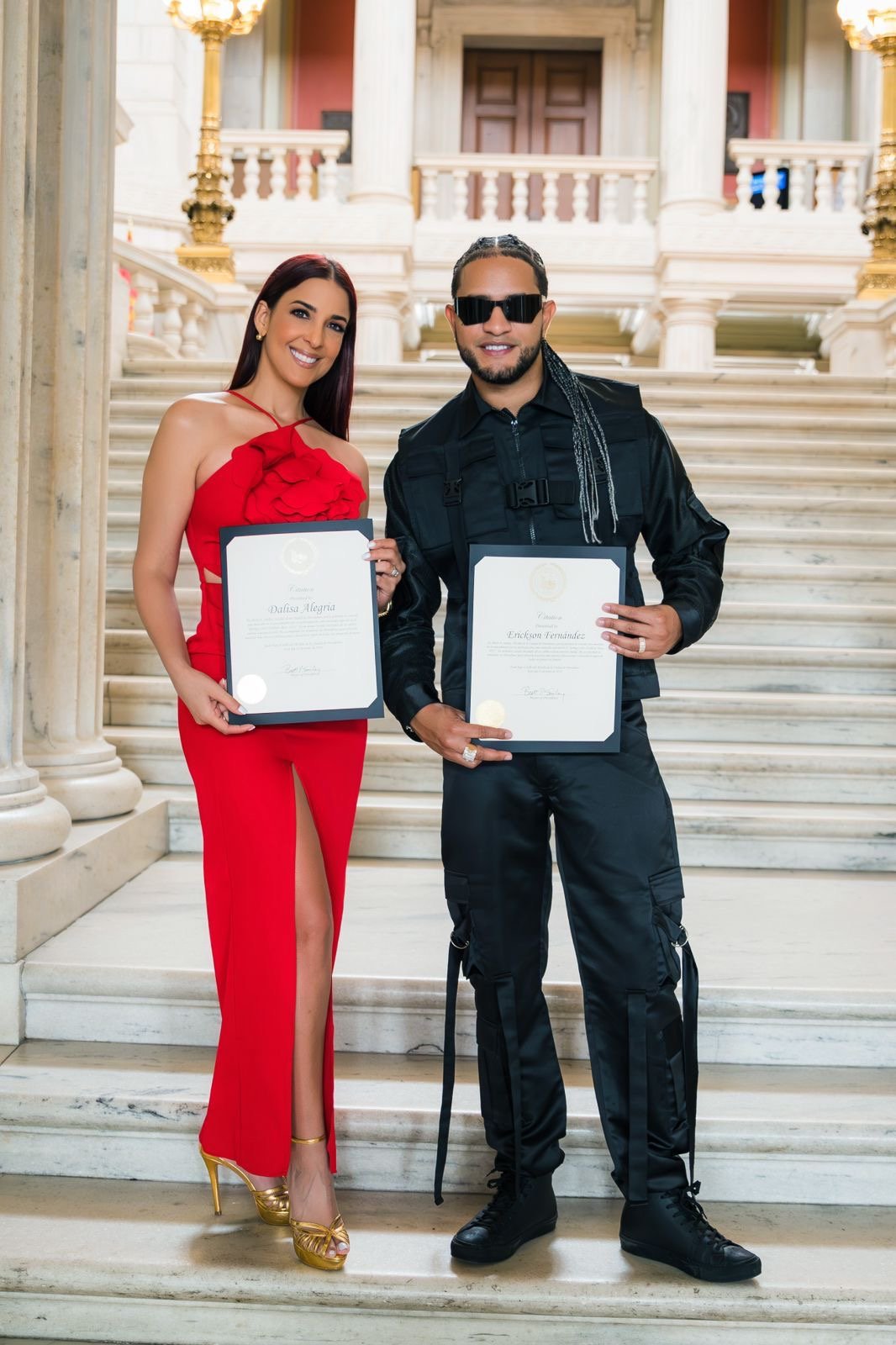 Mozart La Para y Dalisa Alegría son reconocidos por las autoridades de Rhode Island y se lucen en Spring Colors RI 2023 Edition con la colección de Giannina Azar 
