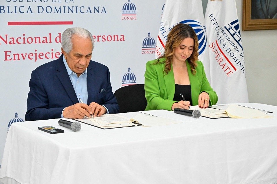Convenio firmado entre Supérate y Conape gestionará construcción de hogares de día para adultos mayores