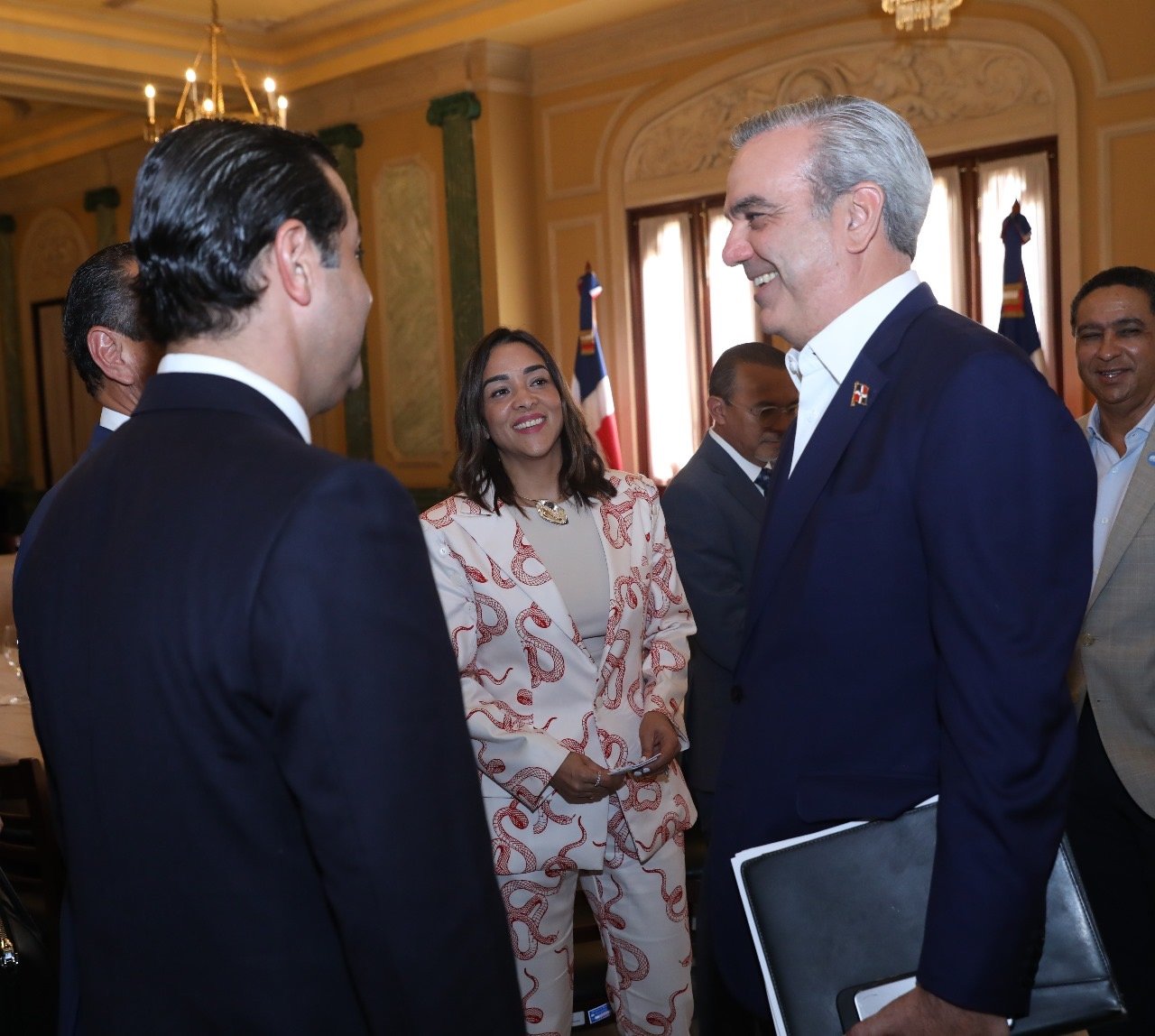 Presidente Abinader propone actualizar agenda de trabajo conjunta con exportadores para desarrollo del sector