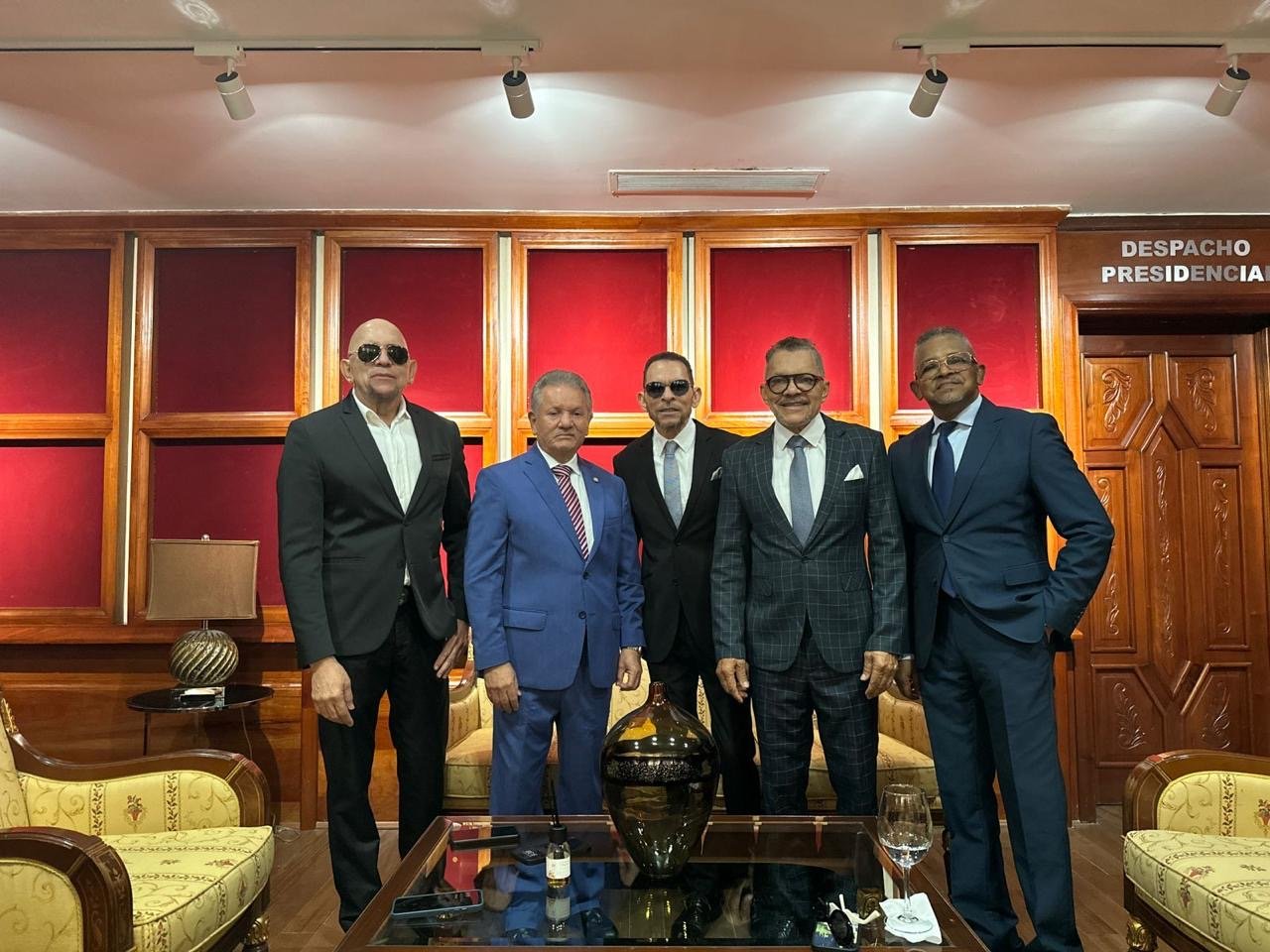 Senado reconoce trayectoria de Los Hermanos Rosario por su aniversario 45